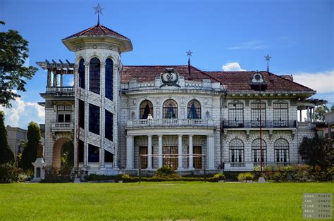 Lizares Mansion (Angelicum School) .